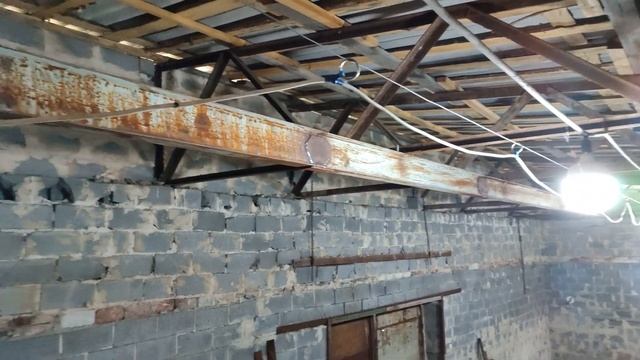 Во сне еду на феррари, бирюзовый закат колышет мне усики, но днём работаю на тали, мы грузчики.2022 смотреть онлайн