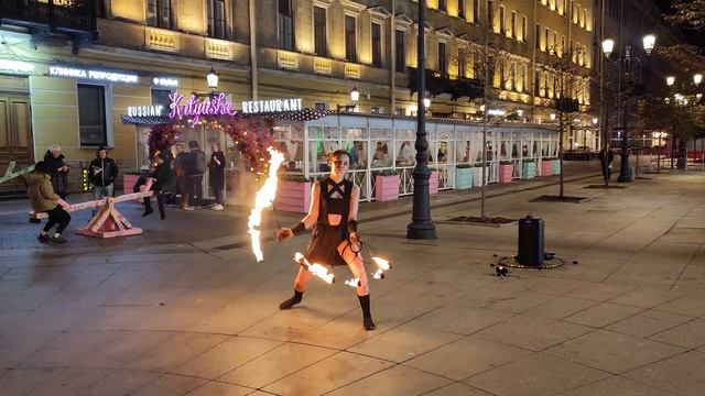 Красивая девушка.Огонь.Огненный перформанс.Танец с огнем.Toxic.Бритни Спирс.Санкт Петербург.4K 60FP смотреть онлайн