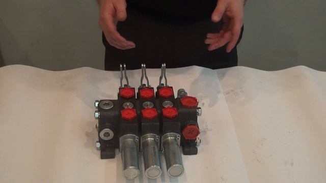 Распределитель для тракторов МТЗ с фиксацией золотника.