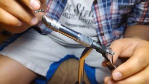 Учимся вязать мушки. Мушки на хариуса. Муха львиная грива.