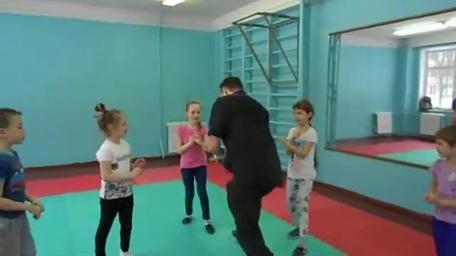 Винчун для детей в игровой форме: постановка блоков и контр-атаки смотреть онлайн