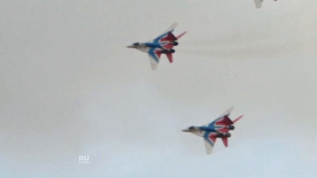 У «Стрижей» в полёте выпал тормозной парашют смотреть онлайн