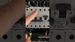 Почему столько автоматов в однокомнатной квартире