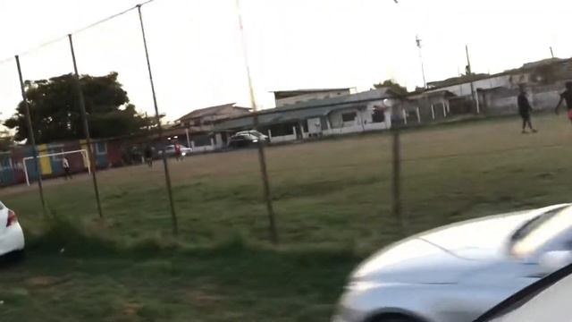 Поездка на машине по городу Парамарибо, Суринам. Едем на улицу RITASTRAAT.