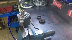 Honda Civic. Замена электромагнитной муфты и подшипника компрессора кондиционера.