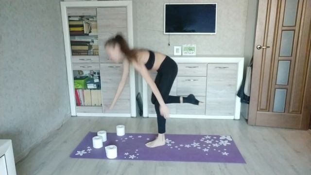 ГИМНАСТИКА С ТУАЛЕТНОЙ БУМАГОЙ, ВИДЕО НА ЗЛОБУ ДНЯ смотреть онлайн