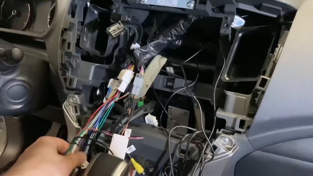 Mitsubishi Pajero sport как снять штатное головное устройство + установка магнитолы на Android смотреть онлайн