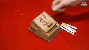 Автоматическая сигаретница  из дерева. Automatic cigarette holder made of wood.