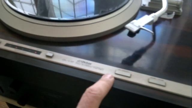 Виниловый проигрыватель Victor QL-Y3F смотреть онлайн