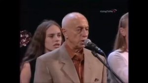 Атланты держат небо на каменных руках