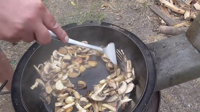 КАРТОШКА ЖАРЕННАЯ С ГРИБАМИ. Вкусная жареная картошка с салом и грибами.