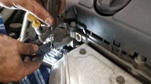 Peugeot 308 1.6 Auslassnockenwellensteller-Magnetventil wechseln | Fehler P000B | langsame Reaktion