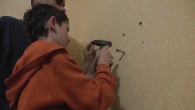 Крепление телевизора на стену своими руками