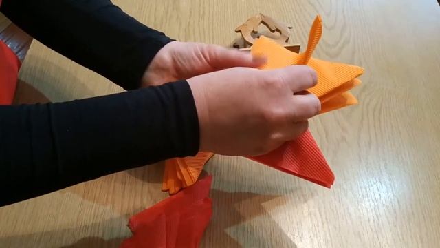 ПРОСТАЯ сервировка стола - как красиво сложить бумажные салфетки в салфеточницу, БЫСТРО и КРАСИВО смотреть онлайн