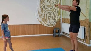 Детская зарядка от сутулости.