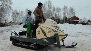 Привезли снегоход "Арктика" на тест. Проехали по сугробам по пояс. Челябинск. Пруд Карповый