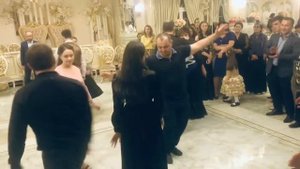 Карачаево Балкарский флаг и танцы на свадьбе