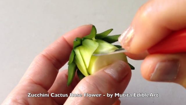 The Zucchini Cactus Rose Flower - Advanced Lesson 16 By Mutita Art Of Fruit And Vegetable Carving смотреть онлайн