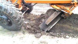 Планировка дороги грейдером ДЗ-143