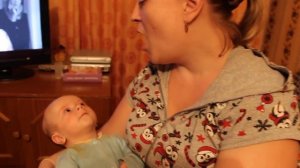 Трёхмесячный малыш поёт Жили у бабуси!!!!