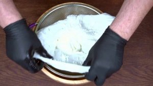 Йогуртовый сыр ЛАБНЕ - добавляем немного соли и..