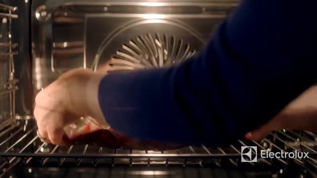 Духовой шкаф Electroluх SteamPro (быв. CombiSteamPro) с функцией пара смотреть онлайн