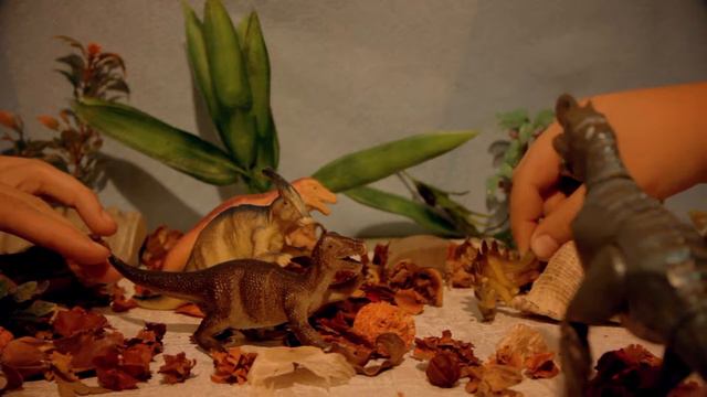 ДИНОЗАВРЫ - "Стегозавр ищет папу" -DINOSAURUS - "Stegosaurus finding Father" смотреть онлайн