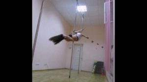 114 Елена Карасик Pole Dance Связочка на динамичном крутящемся пилоне 44