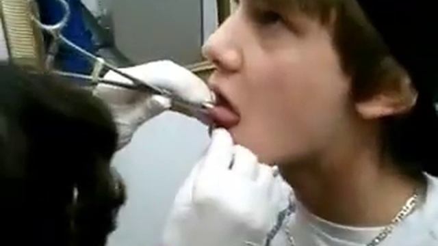 Пирсинг языка смотреть онлайн