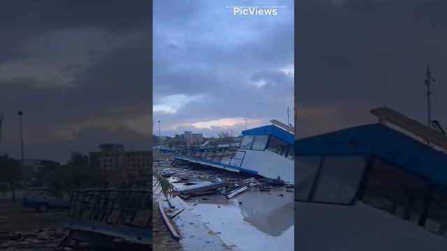 Последствия шторма в Турции сегодня 26 ноября 2023. Разрушения на набережной, в порту. Обстановка.