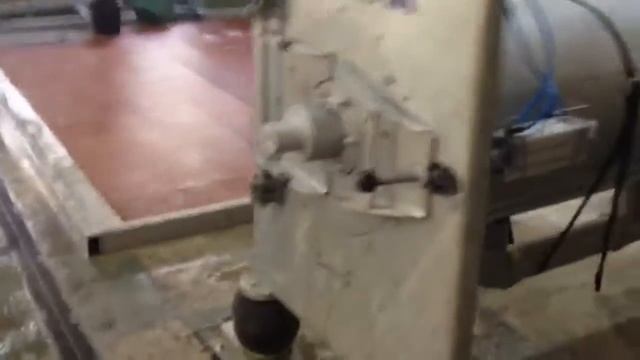 Стирка ковров в Нижнем Новгороде. Как происходит отжим ковров в центрифуге. Цех по стирке ковров.