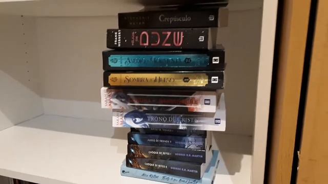 самое бессмысленное видео на буктьюбе... переставляю книги короче смотреть онлайн