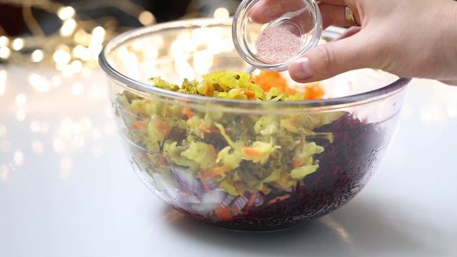 САЛАТ СО СВЁКЛОЙ И КВАШЕННОЙ КАПУСТОЙ смотреть онлайн