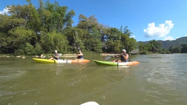 Прошвырнуться по Лаосу. Часть 9. Сплав на каяках по горной реке Нам Сонг. смотреть онлайн