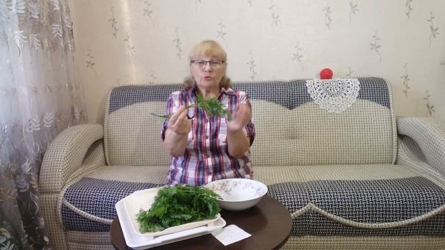 Внимание! Молодая ботва моркови .Выбрасывать? Ни в коем случае! Пусть улучшает наше здоровье.