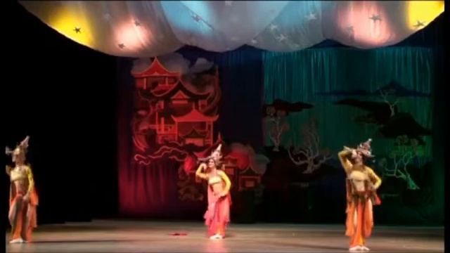 Танец из одноактного спектакля Сны тибетского монаха танец Непал