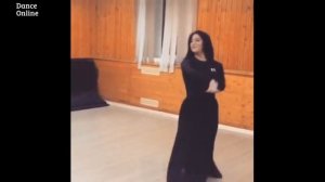 КАК ЭТА ДЕВУШКА ТАНЦУЕТ НЕРЕАЛЬНО ПРОСТО