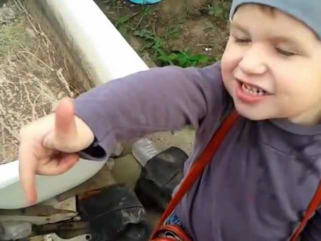 Малыш говорит по английски! Good﻿ job:)