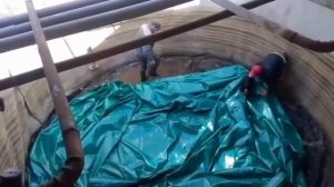 Монтаж ПВХ вкладыша в металлическую емкость