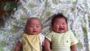 Супер Смешные Дети! Двойняшки и Тройняшки! Funny Kids! Twins and Triplets!.mp4