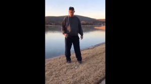 Звук мяча для гольфа на замёрзшем озере