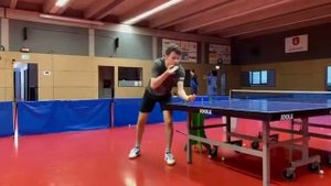 Боковая подача в настольном теннисе (замедленном видео)