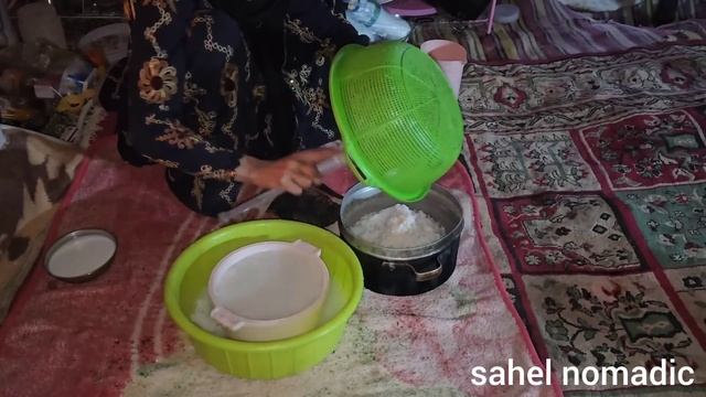 "Incredible Culinary Encounter: Iranian Engineer's Cave Cooking for a Nomadic Family"