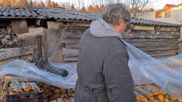 Дровник на 4м3 за 100 евро. Как сделать при помощи 4 пластмассовых палетов и 24 ящиков за 2 часа/51