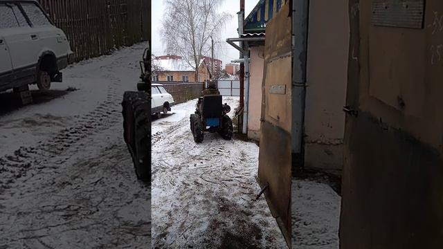 первый пробный выезд на гусеничном минитракторе смотреть онлайн