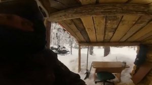 Один день в Тайге. Не званный гость пришел на Избу. Стелс Викинг 600.