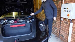 How to charge a Porsche 911 992 battery (Lithium)