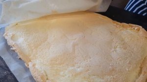Меренговый рулет со сливочным кремом суфле и клубникой. Подробный и простой рецепт. Meringue roll.