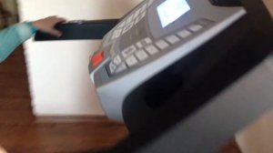 Клим на беговой дорожке бежит со скоростью 8 километров в час