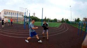 Тренировался на улице и нарвался на пьяного боксёра ...